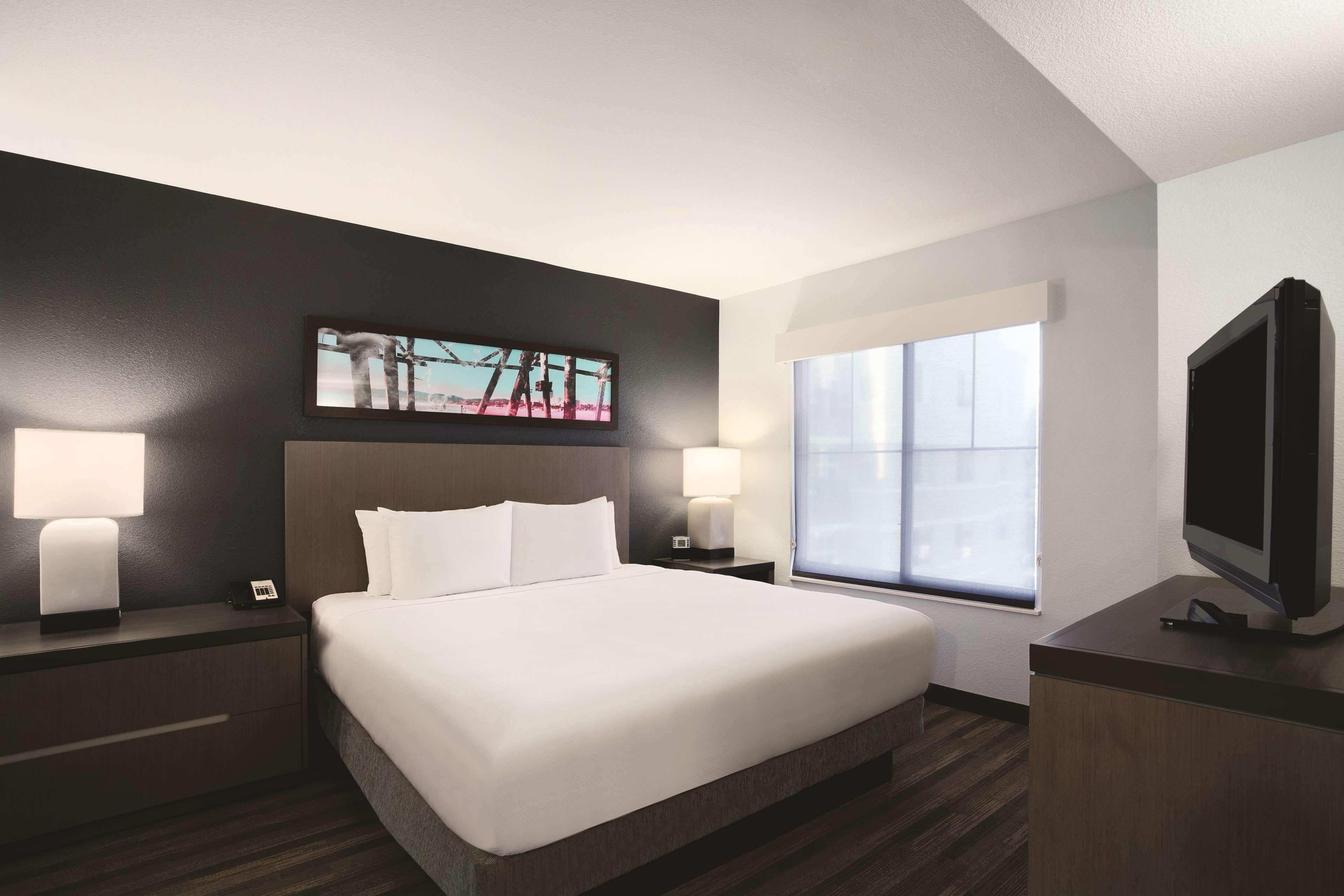Hyatt House Pleasant Hill Hotell Exteriör bild